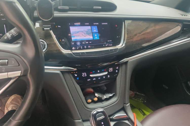 Used Cadillac XT6 2022 2.0T Six-Seater Four-Wheel Drive Luxury Version Audio And AC Panel