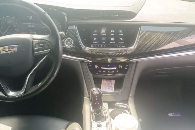 Used Cadillac XT6 2022 2.0T 7-Seater Four-Wheel Drive Luxury Version Audio And AC Panel