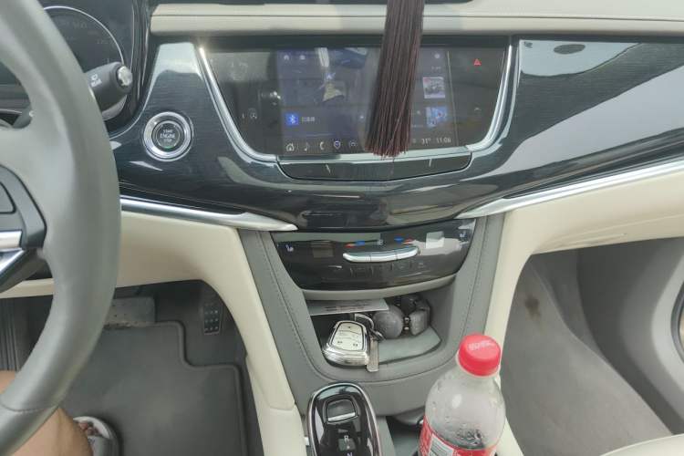 Used Cadillac XT6 2022 2.0T Six-Seater Four-Wheel Drive Luxury Version Audio And AC Panel