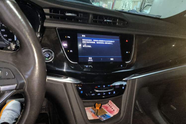 Used Cadillac XT6 2022 2.0T Six-Seater Four-Wheel Drive Luxury Version Audio And AC Panel