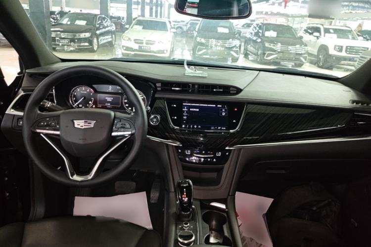 Used Cadillac XT6 2022 2.0T 7-Seater Two-Wheel Drive Luxury Version Center Console