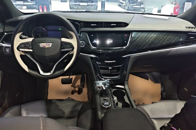 Used Cadillac XT6 2022 2.0T Six-Seater Two-Wheel-Drive Luxury Version Center Console