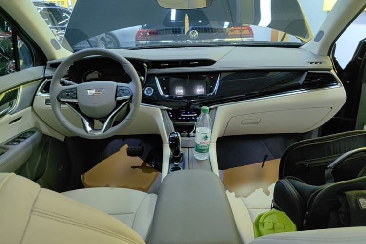 Used Cadillac XT6 2022 2.0T Six-Seater Four-Wheel Drive Luxury Version Center Console