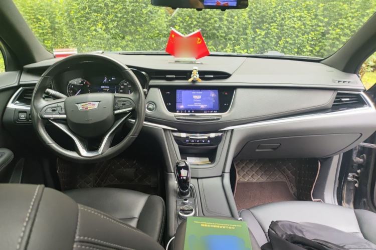 Used Cadillac XT6 2022 2.0T 7-Seater Four-Wheel-Drive Luxury Version Center Console