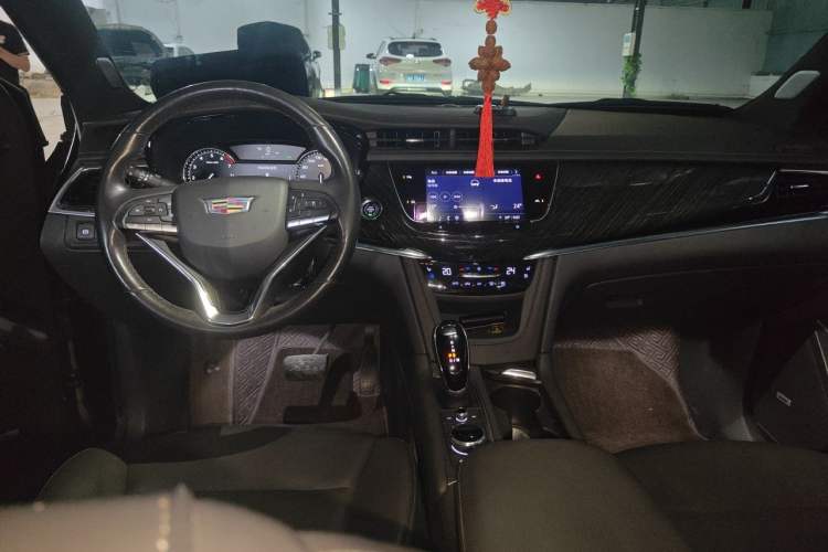 Used Cadillac XT6 2022 2.0T Six-Seater Four-Wheel Drive Luxury Version Center Console