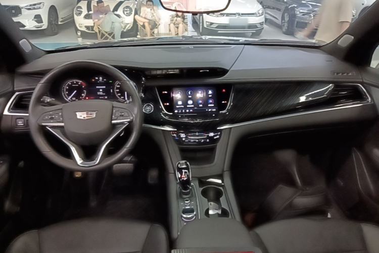 Used Cadillac XT6 2022 2.0T Six-Seater Four-Wheel-Drive Luxury Standard Edition Center Console