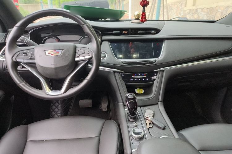 Used Cadillac XT6 2022 2.0T Six-Seater Four-Wheel-Drive Luxury Version Center Console