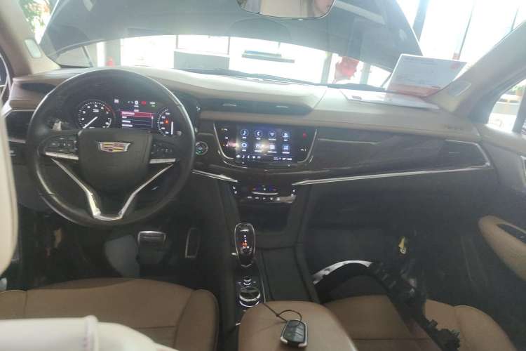 Used Cadillac XT6 2022 2.0T Six-Seater Four-Wheel-Drive Platinum Edition Center Console