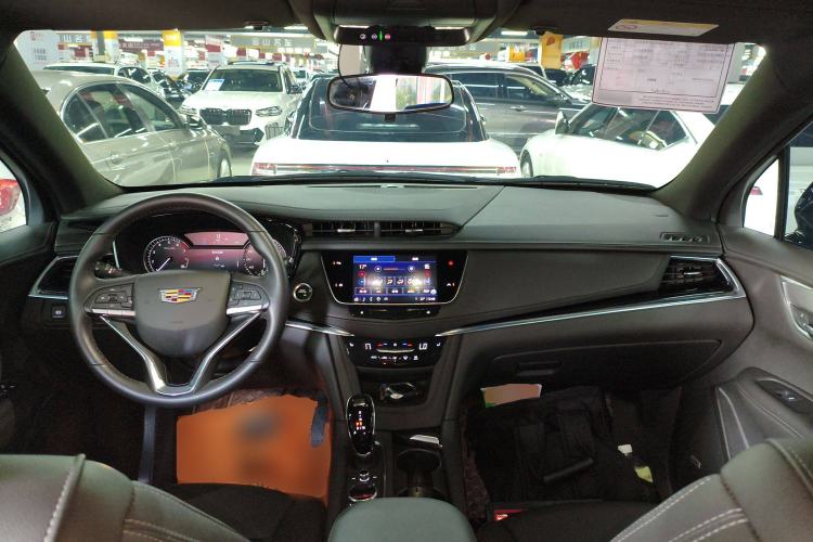 Used Cadillac XT6 2022 2.0T Six-Seater Four-Wheel-Drive Luxury Version Center Console