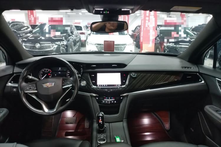 Used Cadillac XT6 2022 2.0T Six-Seater Two-Wheel-Drive Luxury Version Center Console