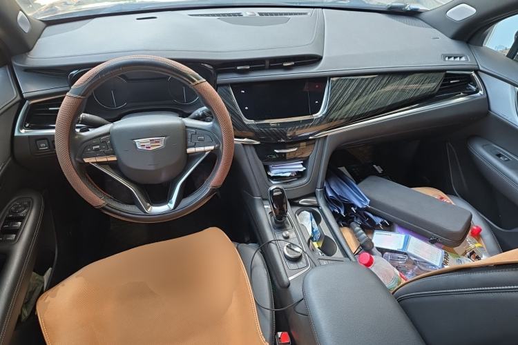 Used Cadillac XT6 2022 2.0T Six-Seater Four-Wheel Drive Luxury Version Center Console