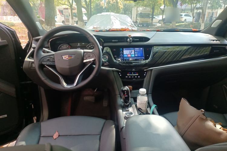 Used Cadillac XT6 2022 2.0T Six-Seater Four-Wheel Drive Luxury Version Center Console