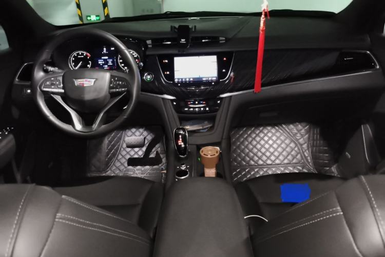 Used Cadillac XT6 2022 2.0T Six-Seater Two-Wheel-Drive Luxury Version Center Console