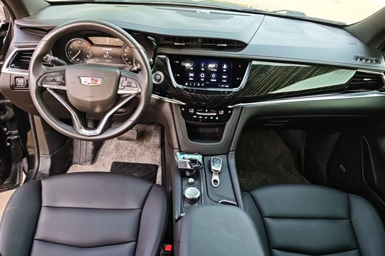 Used Cadillac XT6 2022 2.0T Six-Seater Two-Wheel-Drive Luxury Version Center Console