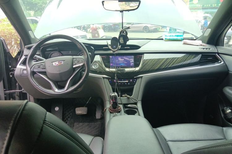 Used Cadillac XT6 2022 2.0T Six-Seater Four-Wheel-Drive Luxury Standard Edition Center Console