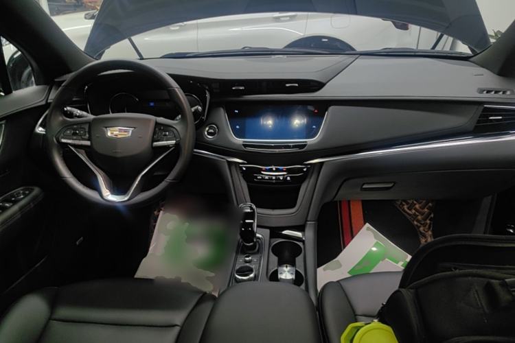 Used Cadillac XT6 2022 2.0T 7-Seater Four-Wheel-Drive Luxury Version Center Console