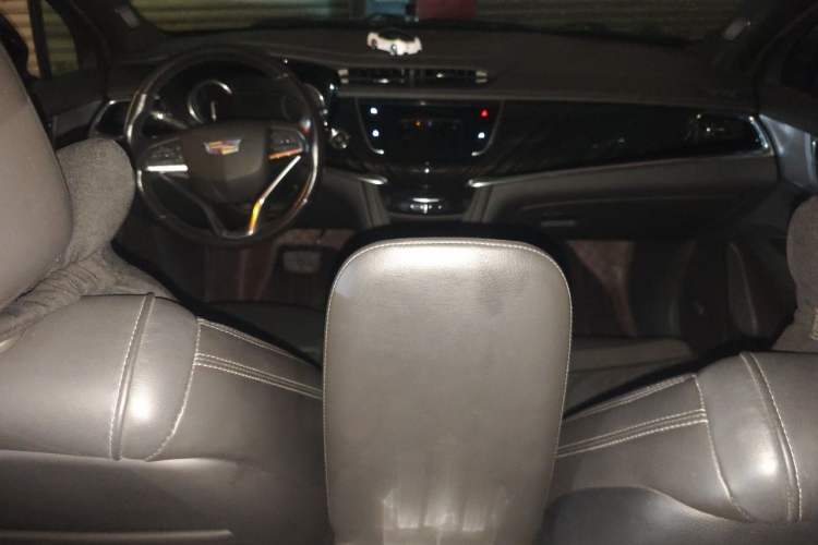 Used Cadillac XT6 2022 2.0T Six-Seater Four-Wheel Drive Luxury Version Center Console