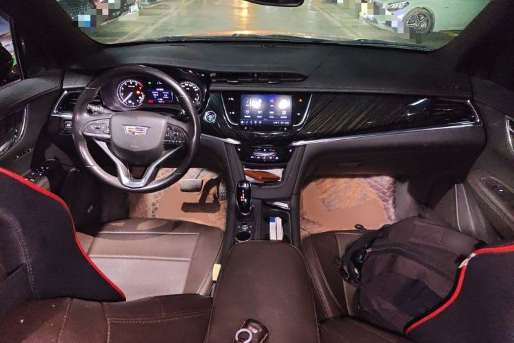 Used Cadillac XT6 2022 2.0T 7-Seater Two-Wheel Drive Luxury Version Center Console