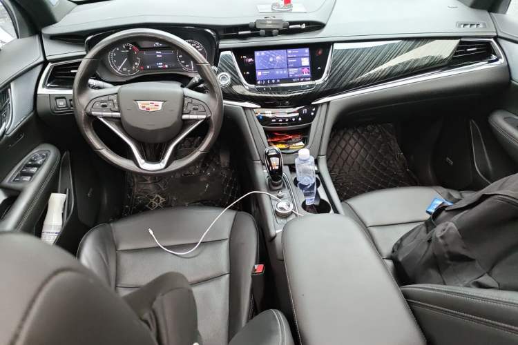 Used Cadillac XT6 2022 2.0T Six-Seater Four-Wheel-Drive Luxury Standard Edition Center Console