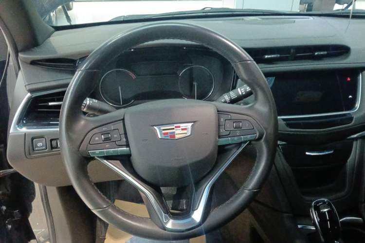 Used Cadillac XT6 2022 2.0T 7-Seater Four-Wheel-Drive Luxury Version Center Console