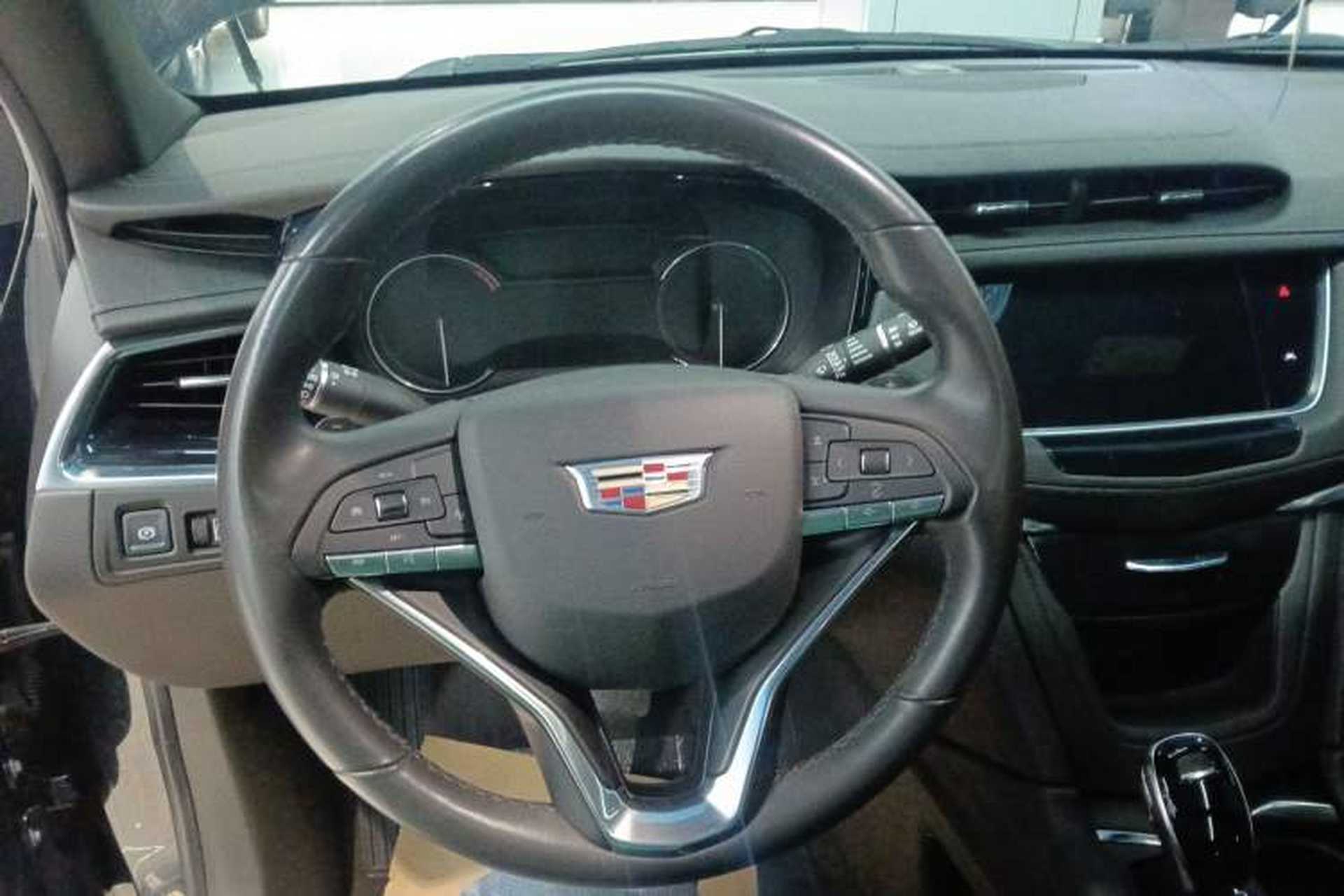 Used Cadillac XT6 2022 2.0T 7-Seater Four-Wheel-Drive Luxury Version Center Console