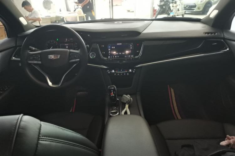 Used Cadillac XT6 2022 2.0T Six-Seater Four-Wheel Drive Luxury Version Center Console