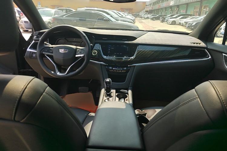 Used Cadillac XT6 2022 2.0T 7-Seater Two-Wheel Drive Luxury Version Center Console