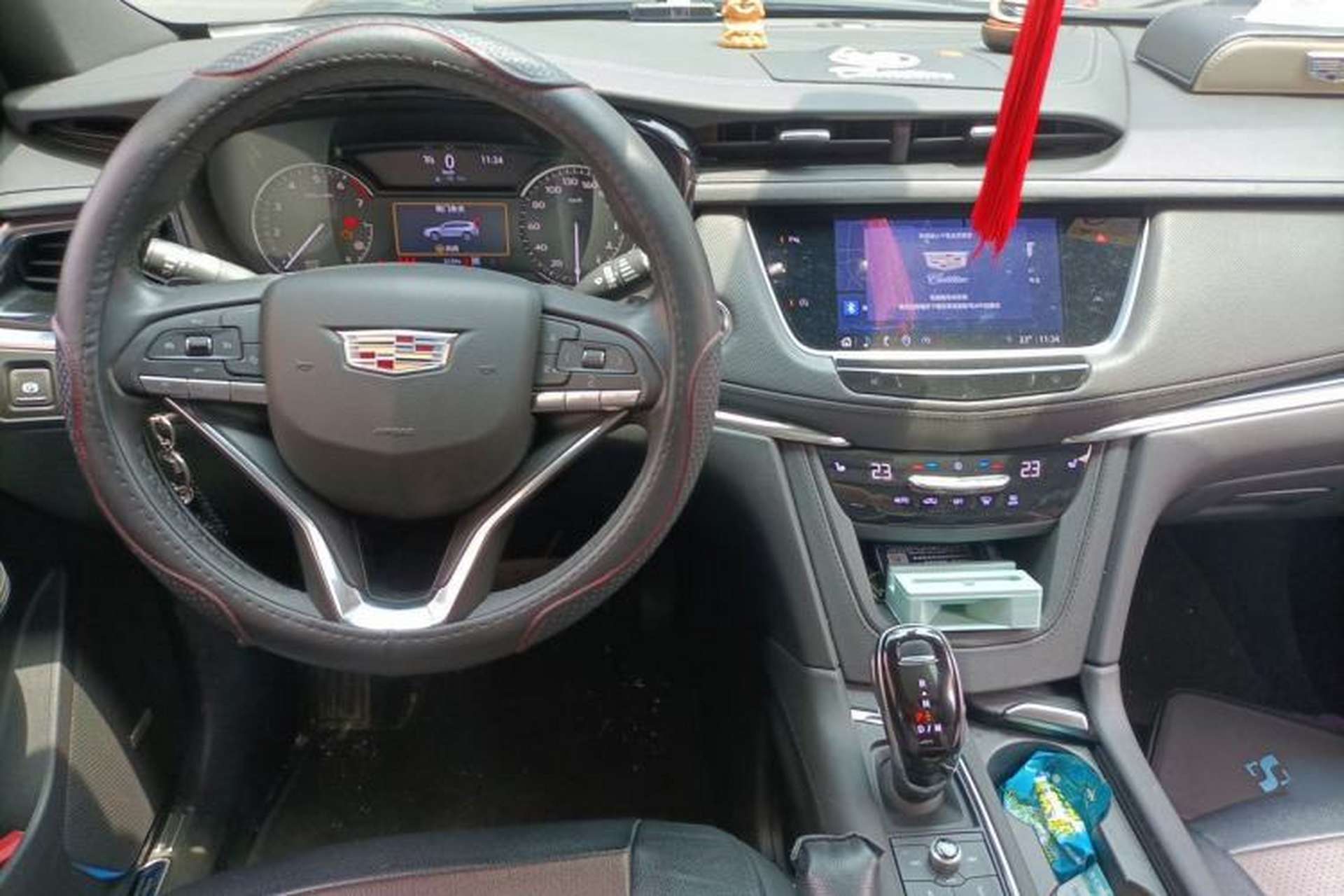 Used Cadillac XT6 2022 2.0T 7-Seater Four-Wheel-Drive Luxury Version Center Console