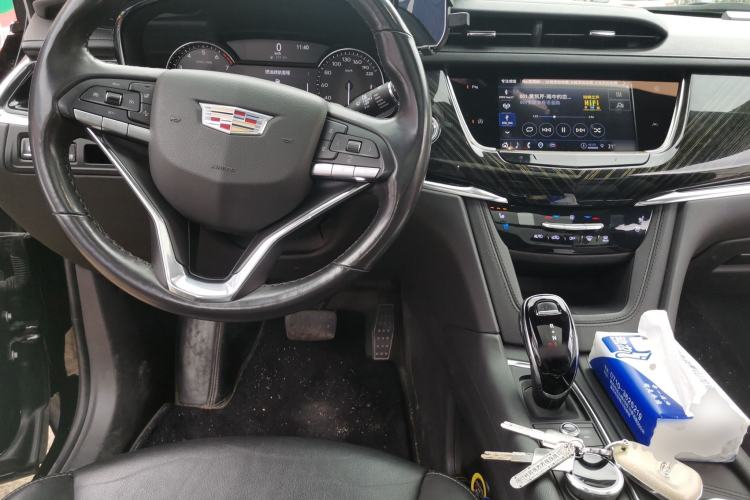 Used Cadillac XT6 2022 2.0T Six-Seater Four-Wheel Drive Luxury Version Center Console