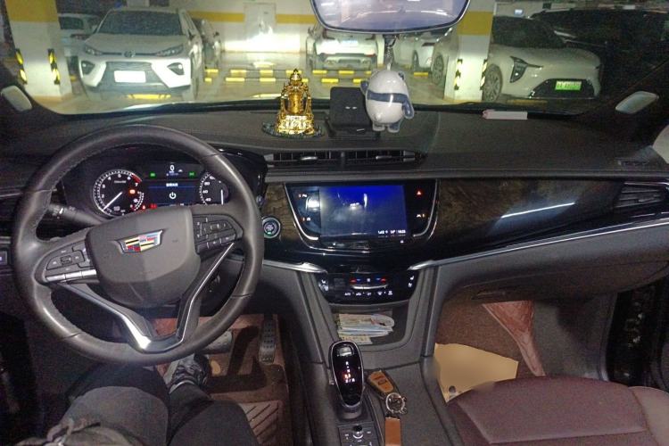 Used Cadillac XT6 2022 2.0T Six-Seater Four-Wheel Drive Luxury Version Center Console