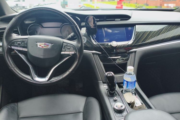 Used Cadillac XT6 2022 2.0T Six-Seater Four-Wheel-Drive Luxury Standard Edition Center Console