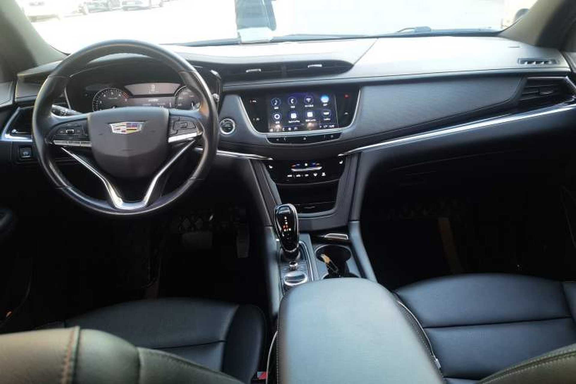 Used Cadillac XT6 2022 2.0T Six-Seater Four-Wheel-Drive Luxury Version Center Console