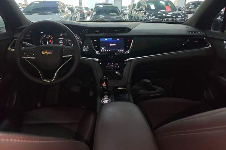 Used Cadillac XT6 2022 2.0T 7-Seater Two-Wheel Drive Luxury Version Center Console