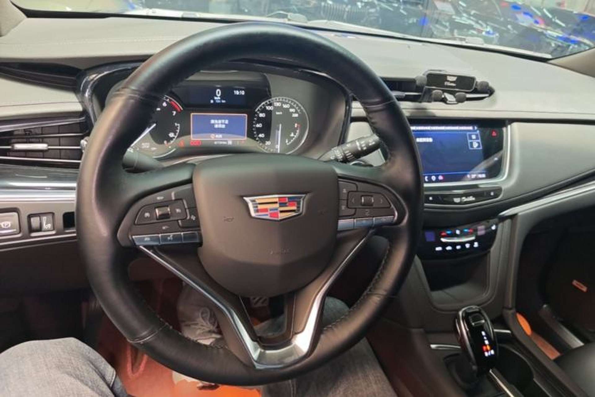 Used Cadillac XT6 2022 2.0T 7-Seater Four-Wheel-Drive Luxury Version Center Console