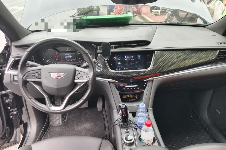 Used Cadillac XT6 2022 2.0T Six-Seater Four-Wheel-Drive Luxury Standard Edition Center Console
