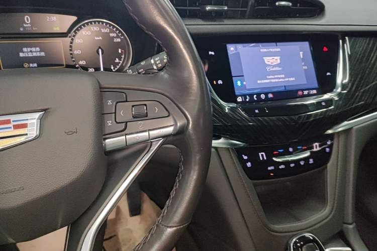 Used Cadillac XT6 2022 2.0T Six-Seater Four-Wheel Drive Luxury Version Center Console