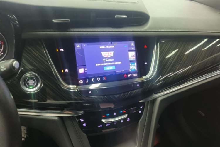 Used Cadillac XT6 2022 2.0T Six-Seater Four-Wheel Drive Luxury Version Center Console