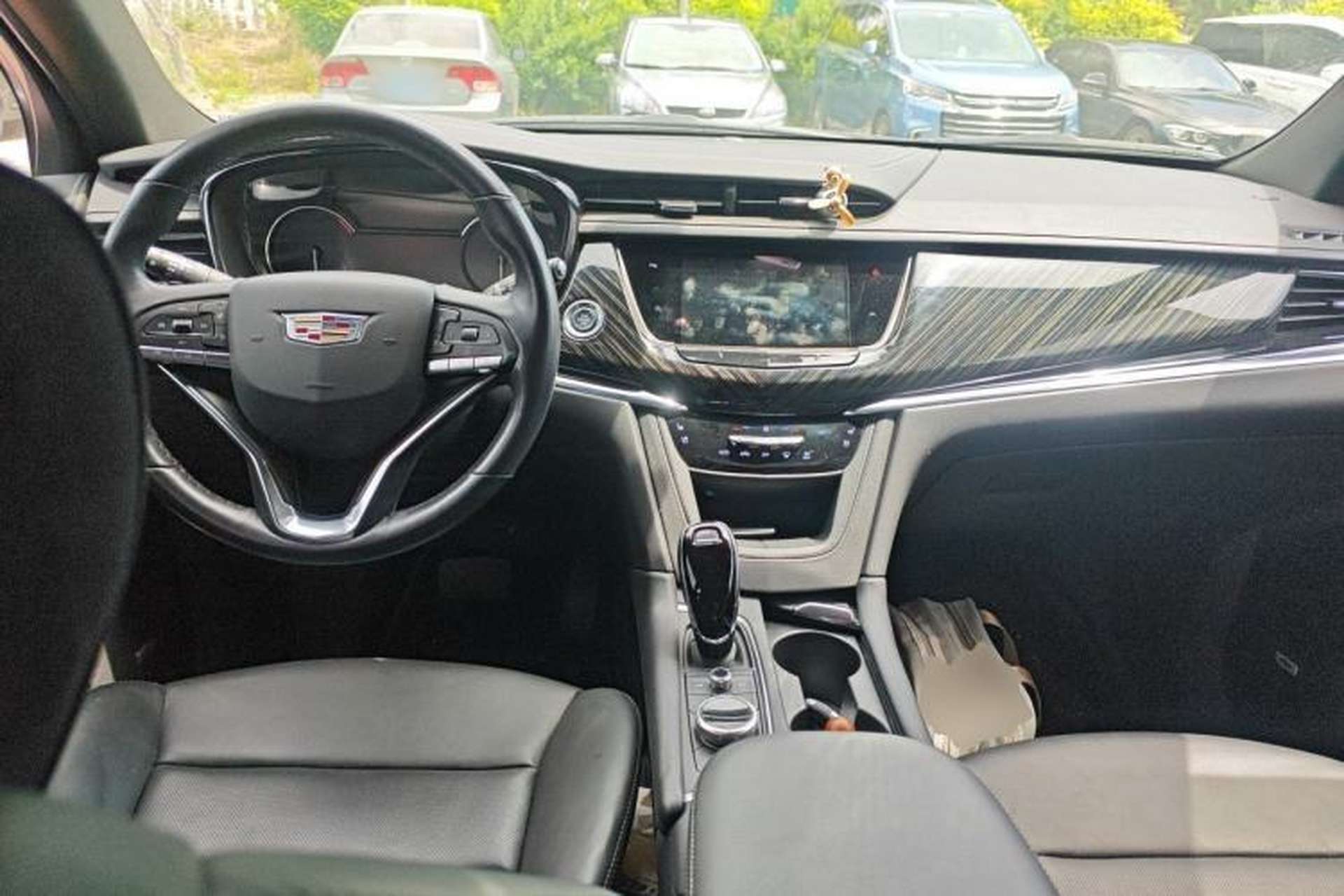 Used Cadillac XT6 2022 2.0T Six-Seater Four-Wheel-Drive Luxury Standard Edition Center Console