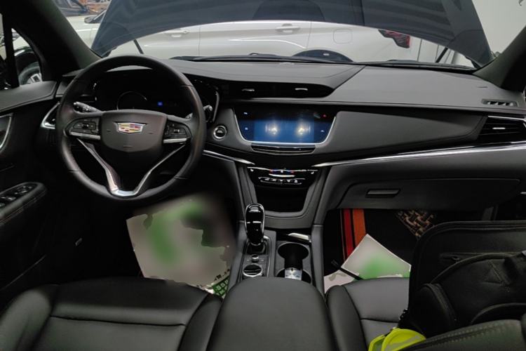 Used Cadillac XT6 2022 2.0T 7-Seater Four-Wheel-Drive Luxury Version Center Console