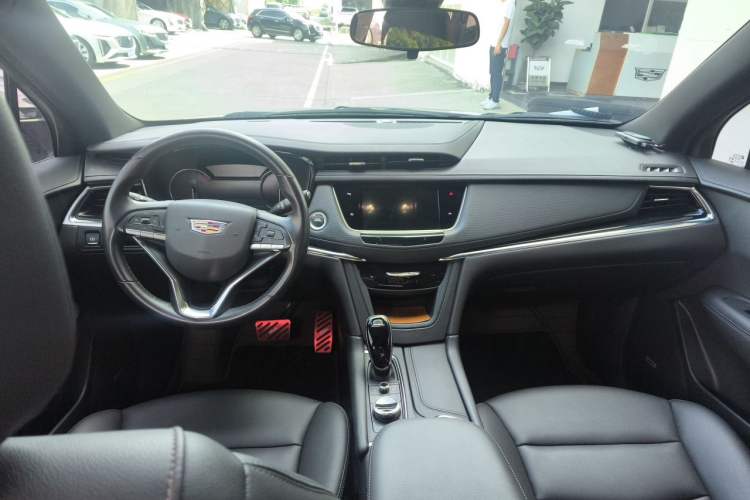Used Cadillac XT6 2022 2.0T Six-Seater Four-Wheel-Drive Luxury Version Center Console