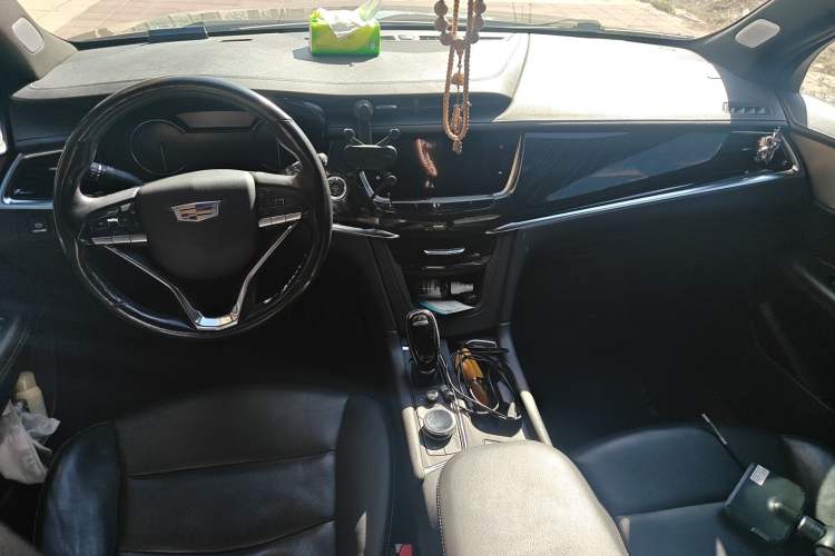 Used Cadillac XT6 2022 2.0T Six-Seater Four-Wheel Drive Luxury Version Center Console