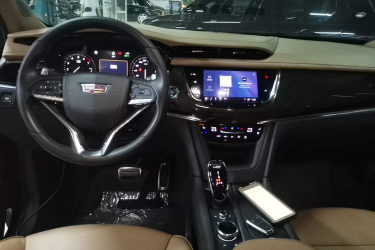 Used Cadillac XT6 2022 2.0T Six-Seater All-Wheel-Drive Platinum 120th Anniversary Limited Edition Center Console
