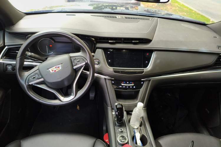 Used Cadillac XT6 2022 2.0T Six-Seater Four-Wheel-Drive Luxury Version Center Console