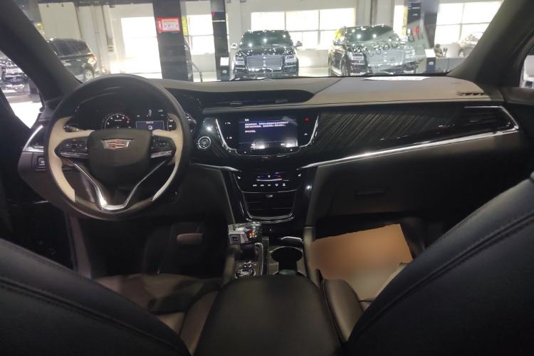 Used Cadillac XT6 2022 2.0T Six-Seater Two-Wheel-Drive Luxury Version Center Console