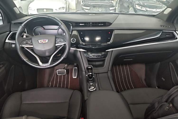 Used Cadillac XT6 2022 2.0T Six-Seater Four-Wheel-Drive Prestige Version Center Console
