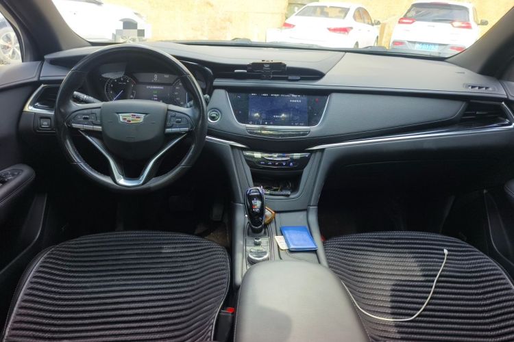 Used Cadillac XT6 2022 2.0T Six-Seater Four-Wheel-Drive Luxury Version Center Console