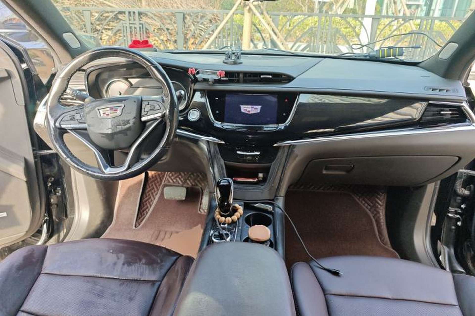 Used Cadillac XT6 2022 2.0T 7-Seater Four-Wheel Drive Luxury Version Center Console