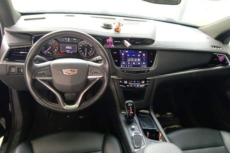 Used Cadillac XT6 2022 2.0T 7-Seater Four-Wheel-Drive Luxury Version Center Console