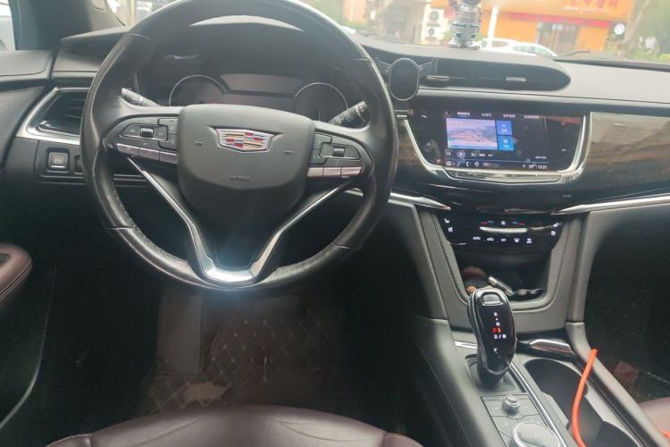 Used Cadillac XT6 2022 2.0T Six-Seater Four-Wheel Drive Luxury Version Center Console