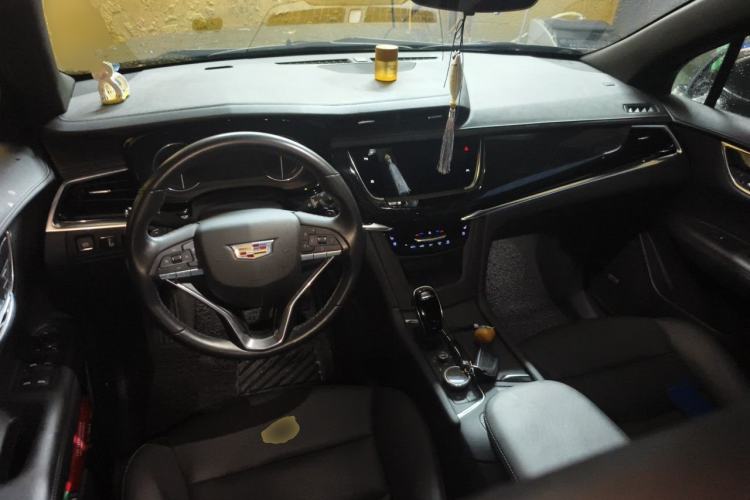 Used Cadillac XT6 2022 2.0T Six-Seater Four-Wheel-Drive Luxury Standard Edition Center Console